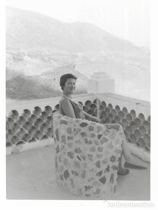 Fotograf&iacute;a antigua: == MM817 - FOTOGRAFIA - SE&Ntilde;ORA EN UNA TERRAZA