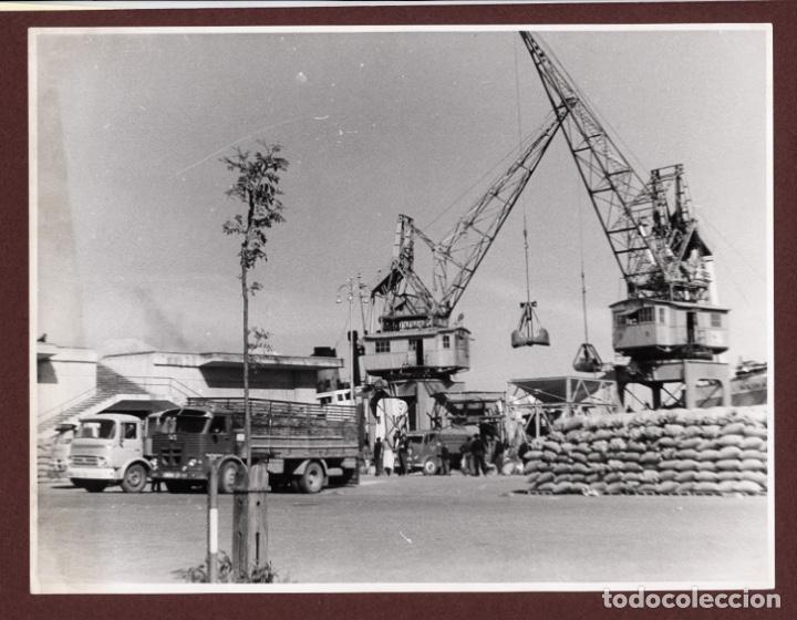 Alte Fotografie: M&aacute;laga - Puerto, a&ntilde;os 1960 - Copia vintage 18 x 24 cm