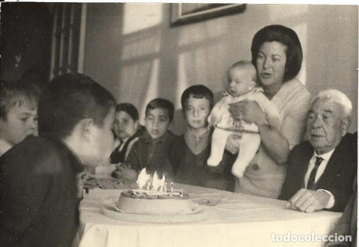 Fotografia antiga: == MM851 - FOTOGRAFIA - FAMILIA EN UN CUMPLEA&Ntilde;OS