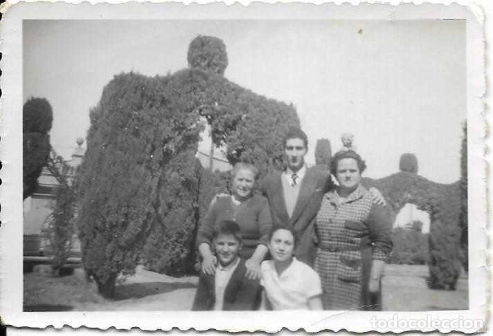 Fotografia antiga: == MM578 - FOTOGRAFIA - GRUPO FAMILIAR - 1954