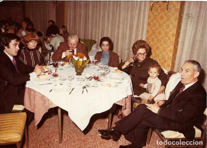 Fotografia antiga: *** P130 - FOTOGRAFIA - GRUPO DE AMIGOS EN ALGUNA CELEBRACI&Oacute;N - 17,5 X 12,5 CM.