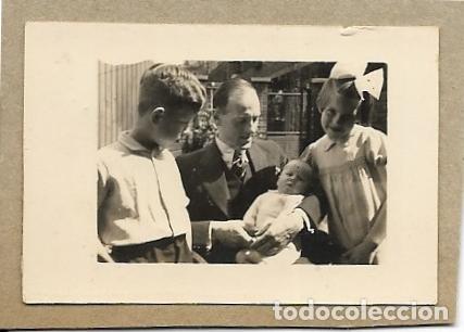 Fotografia antiga: == FP905 - FOTOGRADIA PEQUE&Ntilde;O FORMATO - SE&Ntilde;OR CON SUS NI&Ntilde;OS - 5 X 3,3 CM.