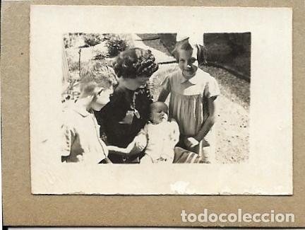 Fotografia antiga: == FP914 - FOTOGRADIA PEQUE&Ntilde;O FORMATO - SE&Ntilde;ORA CON SUS NI&Ntilde;OS - 5 X 3,3 CM.