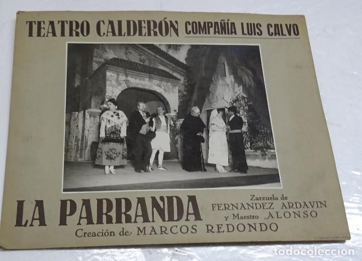 Fotografía antigua: CARTEL CON GRAN FOTOGRAFIA TEATRO CALDERON MADRID ZARZUELA LA PARRANDA COMPAÑIA LUIS CALVO CA. 1928 - Foto 1 - 116467699