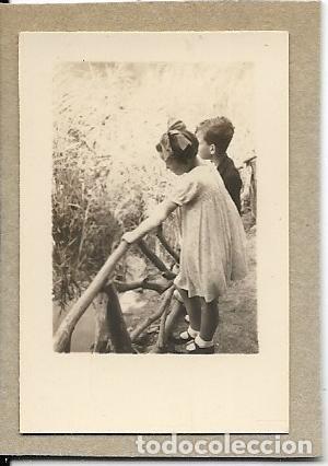 Fotografia antiga: == FP916 - FOTOGRADIA PEQUE&Ntilde;O FORMATO - PAREJA DE JOVENCITOS - 5 X 3,3 CM.