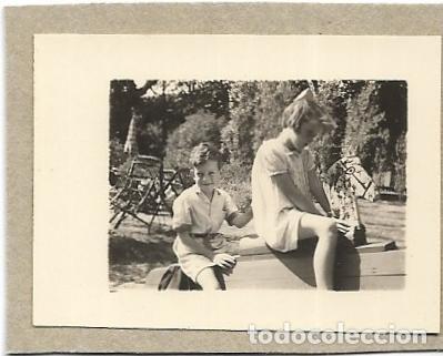 Fotografia antiga: == FP919 - FOTOGRADIA PEQUE&Ntilde;O FORMATO - PAREJA DE JOVENCITOS - 5 X 3,3 CM.