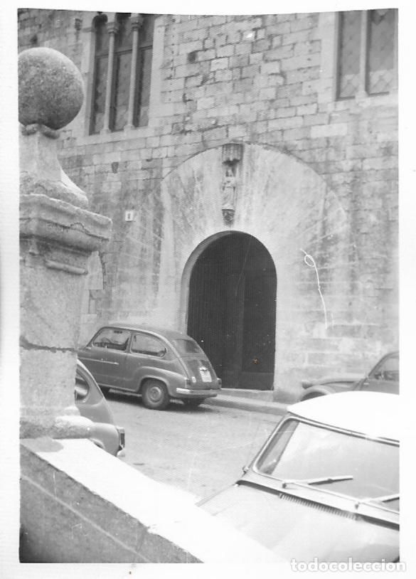 Fotograf&iacute;a antigua: == MM927 - FOTOGRAFIA - PAISAJE CON UN SEAT 600 APARCADO