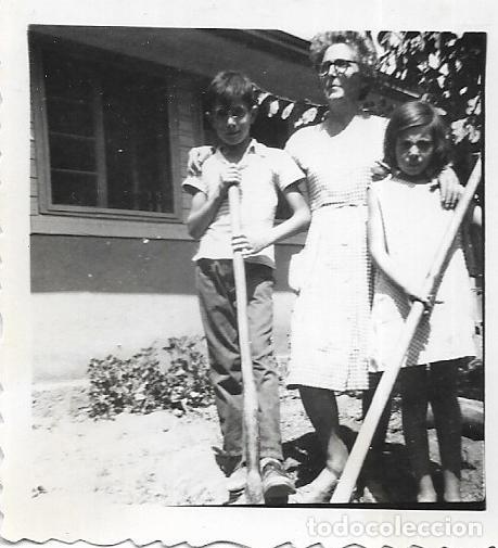 Photographie ancienne: == F134 - FOTOGRAFIA - SE&Ntilde;ORA CON DOS JOVENCITOS