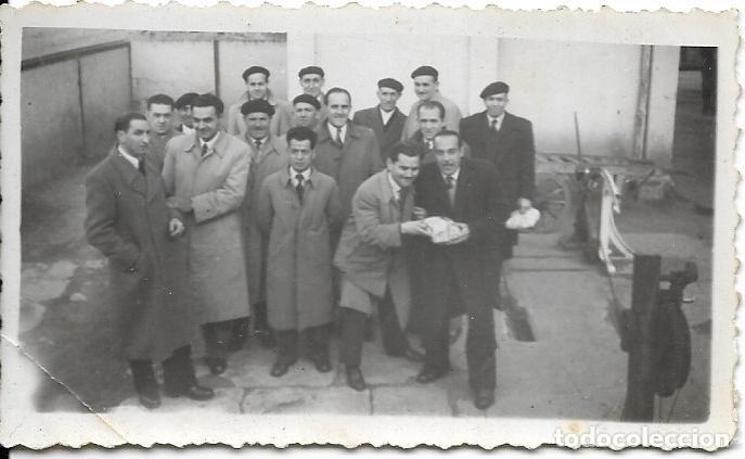 Photographie ancienne: == F147 - FOTOGRAFIA - GRUPO DE AMIGOS - 1953