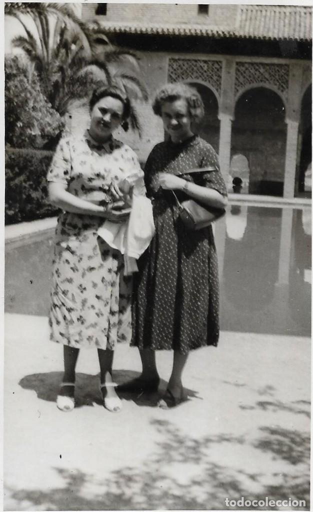 Photographie ancienne: :::: LC586 - FOTOGRAFIA - DOS SE&Ntilde;ORAS EN LA ALHAMBRA