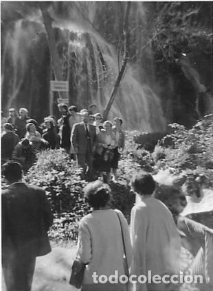 Fotografia antiga: == F172 - FOTOGRAFIA - GRUPO DE AMIGOS DELANTE DE UNA CATARATA