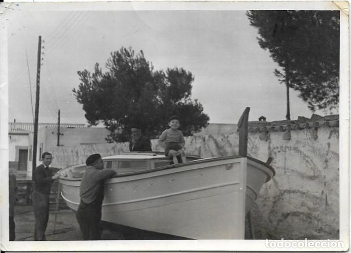 Fotografia antiga: == MM989 - FOTOGRAFIA - NI&Ntilde;ITO MONTADO EN UNA BARCA