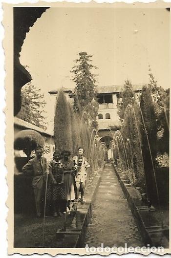 Fotografia antica: == FP502 - FOTOGRAFIA PEQUE&Ntilde;O FORMATO - JOVEN JUNTO A UNA FUENTE - 6,5 X 4,5 CM.