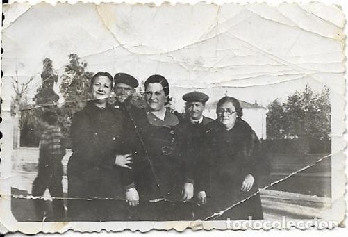 Fotografia antica: == FP556 - FOTOGRAFIA PEQUE&Ntilde;O FORMATO - GRUPO DE AMIGOS - 6,3 X 4 CM.