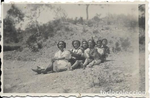 Fotografia antica: == FP561 - FOTOGRAFIA PEQUE&Ntilde;O FORMATO - GRUPO DE AMIGAS - 6,5 X 4 CM.