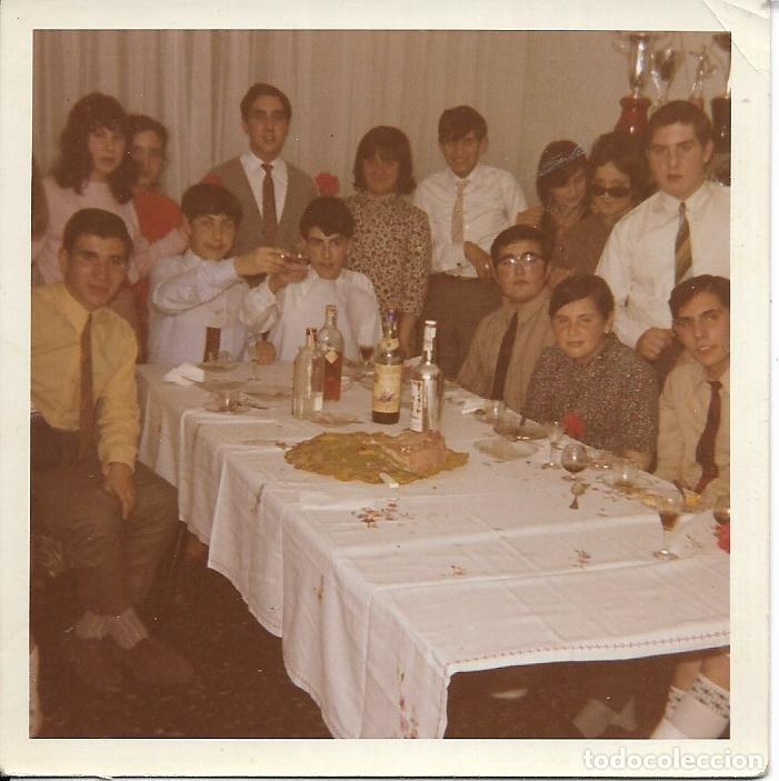 Fotografia antica: == AF171 - FOTOGRAFIA - GRUPO DE AMIGOS EN UN BANQUETE