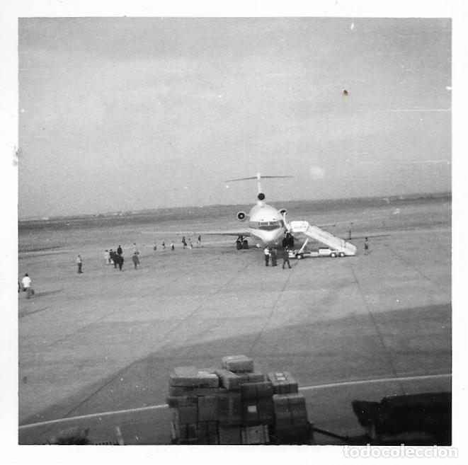 Antique Photography: == AF191 - FOTOGRAFIA - AEROPUERTO CON UN AVION EN LA PISTA