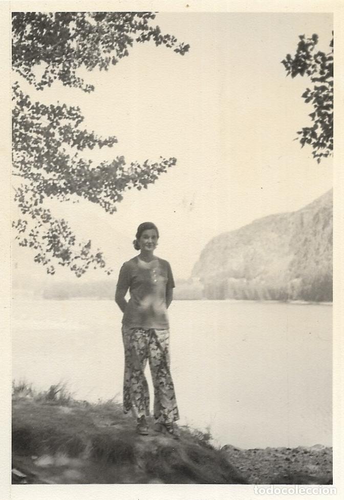 Antique Photography: == F417 - FOTOGRAFIA - SE&Ntilde;ORA EN BONITO PAISAJE