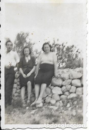 Antique Photography: == DP01 - FOTOGRAFIA PEQUE&Ntilde;O FORMATO - TRES AMIGOS - 6,4 X 4,2 CM.