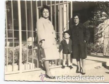 Antique Photography: == F289 - FOTOGRAFIA - DOS SE&Ntilde;ORAS CON UN NI&Ntilde;O