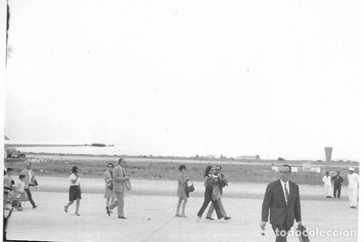 Antique Photography: :::: VF586 - FOTOGRAFIA - GENTE EN LAS PISTAS DE UN AEROPUERTO