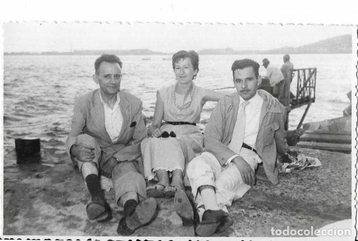 Antique Photography: :::: RR86 - FOTOGRAFIA - TRES AMIGOS SENTADOS JUNTO AL MAR