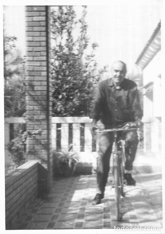 Antique Photography: == RR204 - FOTOGRAFIA - SE&Ntilde;OR MONTADO EN UNA BICI