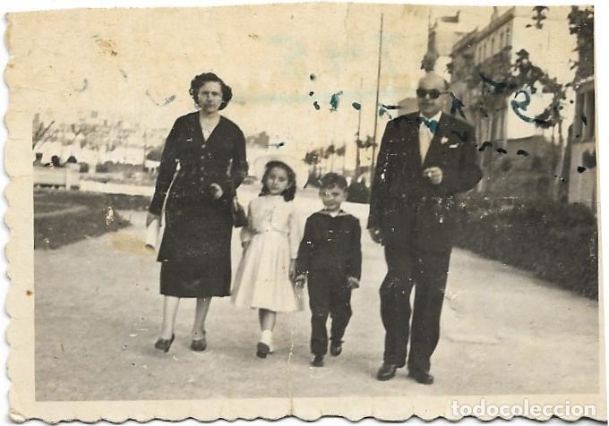 Antique Photography: == F797 - FOTOGRAFIA - FAMILIA DE PASEO