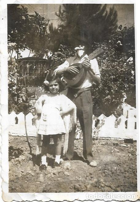 Antique Photography: == RR308 - FOTOGRAFIA - JOVEN CON BIGOTE Y BARBA POSTIZOS CON UNA NI&Ntilde;ITA