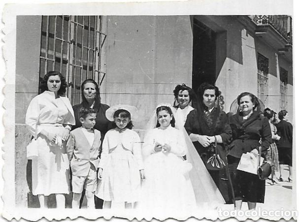 Antique Photography: == RR312 - FOTOGRAFIA - NI&Ntilde;A DE PRIMERA COMUNION CON SUS FAMILIARES