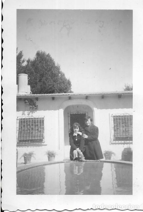 Antique Photography: == RR214 - FOTOGRAFIA - SE&Ntilde;ORA Y JOVENCITA JUNTO A UNA BALSA