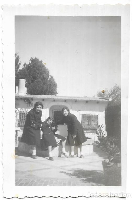 Fotografia antiga: == RR329 - FOTOGRAFIA - DOS SE&Ntilde;ORAS CON UNA JOVENCITA