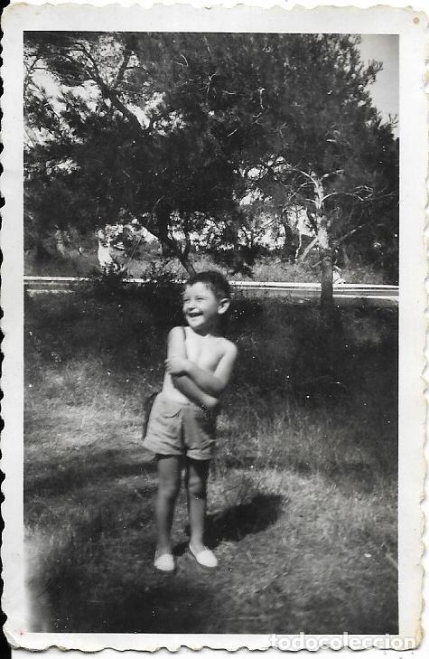 Fotografia antiga: == RR331 - FOTOGRAFIA - NI&Ntilde;ITO EN EL CAMPO