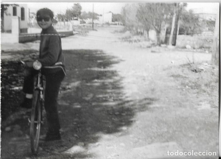 Fotografia antiga: == RR414 - FOTOGRAFIA - JOVENCITO CON UNA BICICLETA