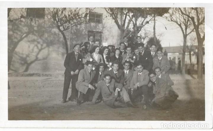 Alte Fotografie: == RR241 - FOTOGRAFIA - GRUPO DE AMIGOS - MANISES - 1934