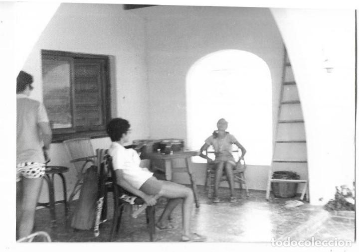 Alte Fotografie: == RR247 - FOTOGRAFIA - JOVENES SENTADAS EN UN PORCHE