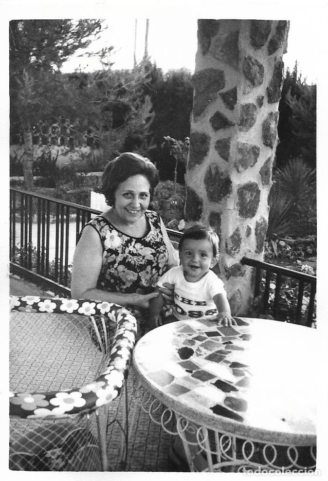 Alte Fotografie: == RR441 - FOTOGRAFIA - SE&Ntilde;ORA CON UN NI&Ntilde;ITO