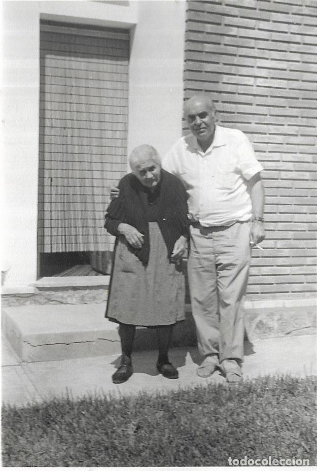 Fotografia antica: == RR461 - FOTOGRAFIA - SE&Ntilde;OR CON UNA ANCIANITA