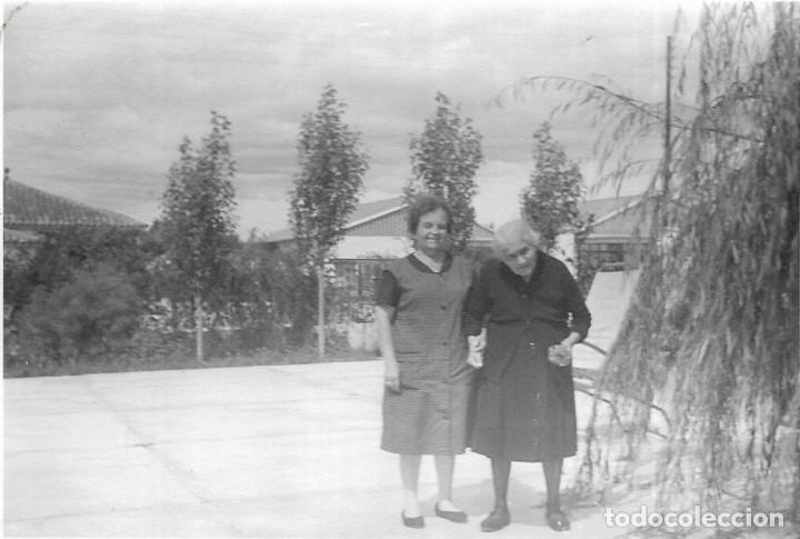 Fotografia antica: == RR462 - FOTOGRAFIA - SE&Ntilde;ORA CON UNA ANCIANITA