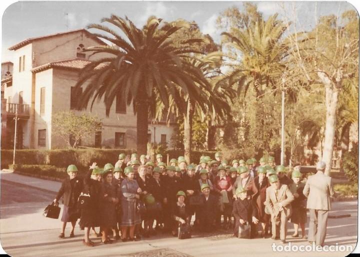 Alte Fotografie: == AF596 - FOTOGRAFIA - GRUPO DE GENTE CON CASCOS AZULES