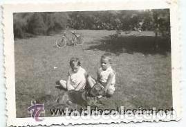 Alte Fotografie: == D11 - 267 - FOTOGRAFIA PEQUE&Ntilde;O FORMATO - DOS NI&Ntilde;OS CON SU PERRITO - 6,5 X 4,5 CM.