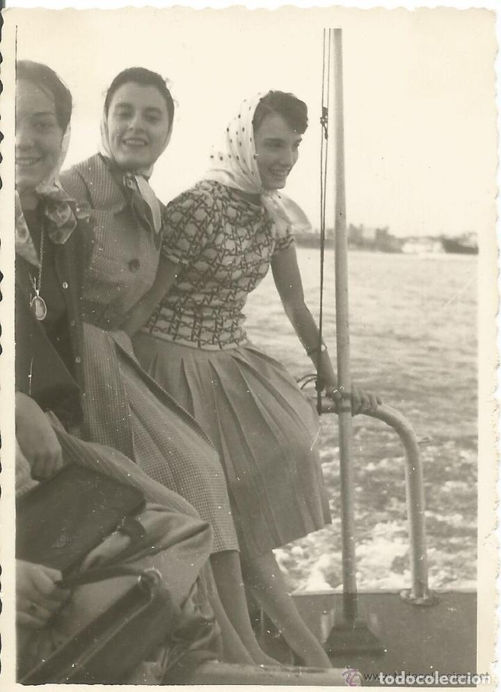 Fotografia antica: :::: RT248 - FOTOGRAFIA - TRES AMIGAS EN UN BARCO