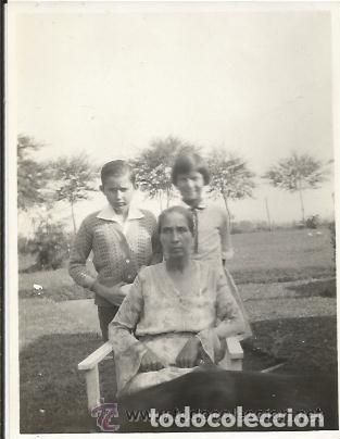 Alte Fotografie: == G147 - FOTOGRAFIA - SE&Ntilde;ORA CON DOS JOVENCITOS