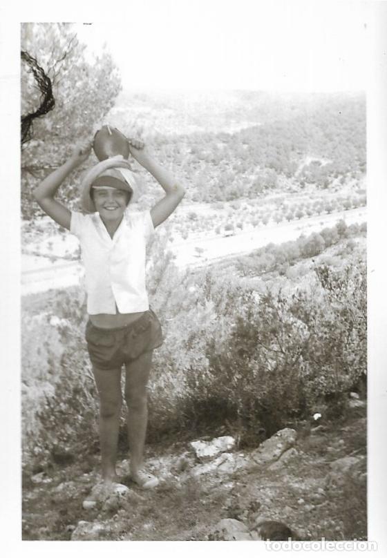 Alte Fotografie: == RR281 - FOTOGRAFIA - JOVEN EN EL CAMPO