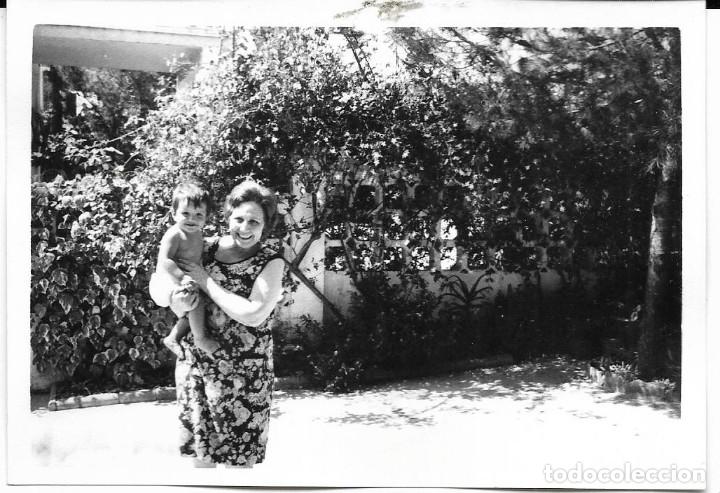 Alte Fotografie: == RR558 - FOTOGRAFIA - SE&Ntilde;ORA CON NI&Ntilde;ITO EN BRAZOS