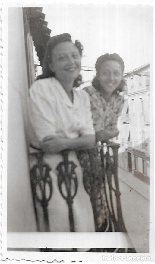 Alte Fotografie: ^^^ RR289 - FOTOGRAFIA - DOS AMIGAS EN UN BALCON