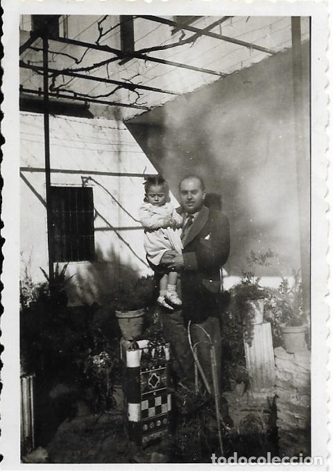 Alte Fotografie: == RR349 - FOTOGRAFIA - SE&Ntilde;OR CON UNA NI&Ntilde;ITA EN BRAZOS