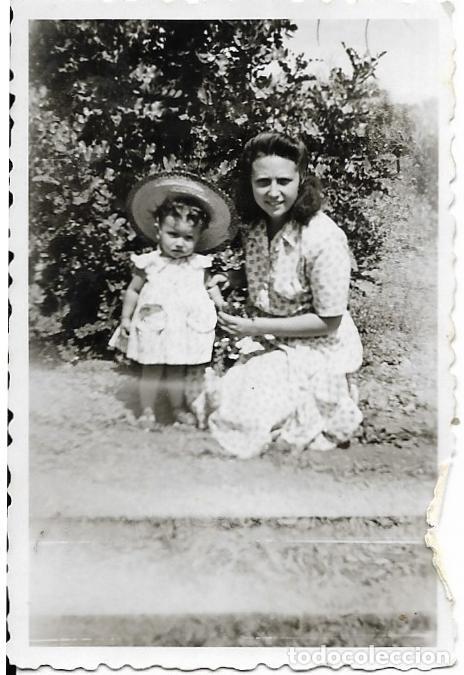 Alte Fotografie: == RR374 - FOTOGRAFIA - SE&Ntilde;ORA CON SU NI&Ntilde;ITA - MARIAS 1946
