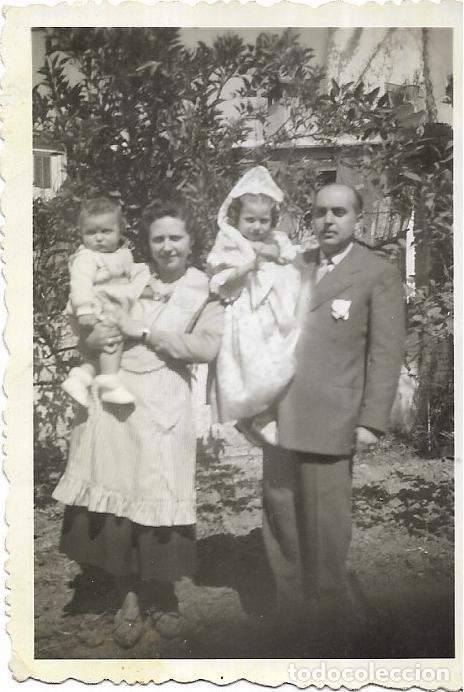 Alte Fotografie: == RR380 - FOTOGRAFIA - FALLERITA CON SU FAMILIA - 1949