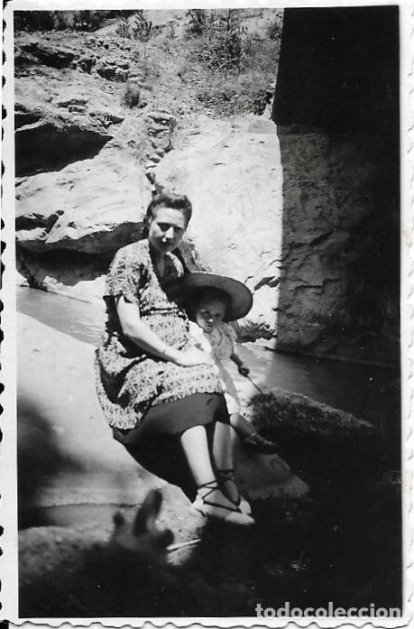 Alte Fotografie: == RR383 - FOTOGRAFIA - SE&Ntilde;ORA CON SU NI&Ntilde;ITA